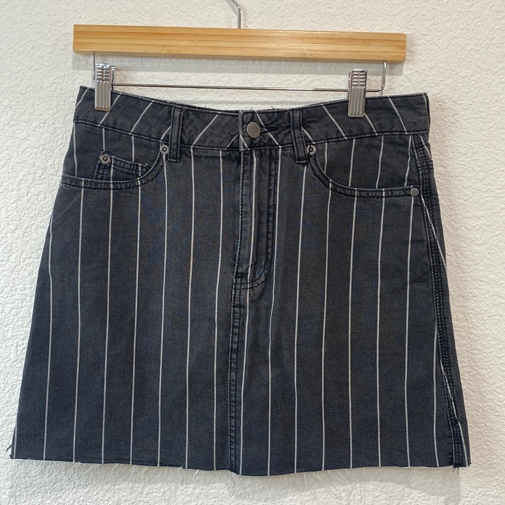 RVCA Women's Rowdy Jean Denim Black Stripe Mini Skirt Size 28